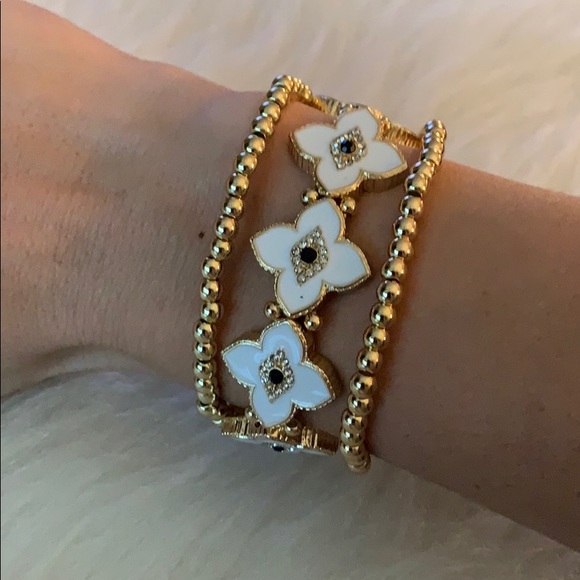 👀Evil Eye Floral Stretch Layered Bracelet👀 - Picture 3 of 5